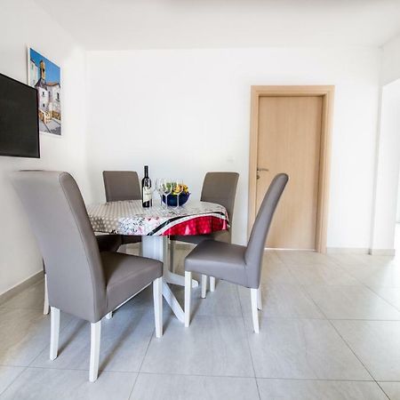 Colic Apartment Njivice Exterior foto