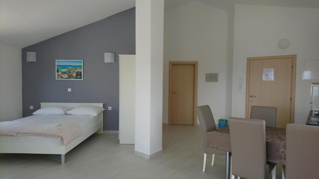 Colic Apartment Njivice Exterior foto
