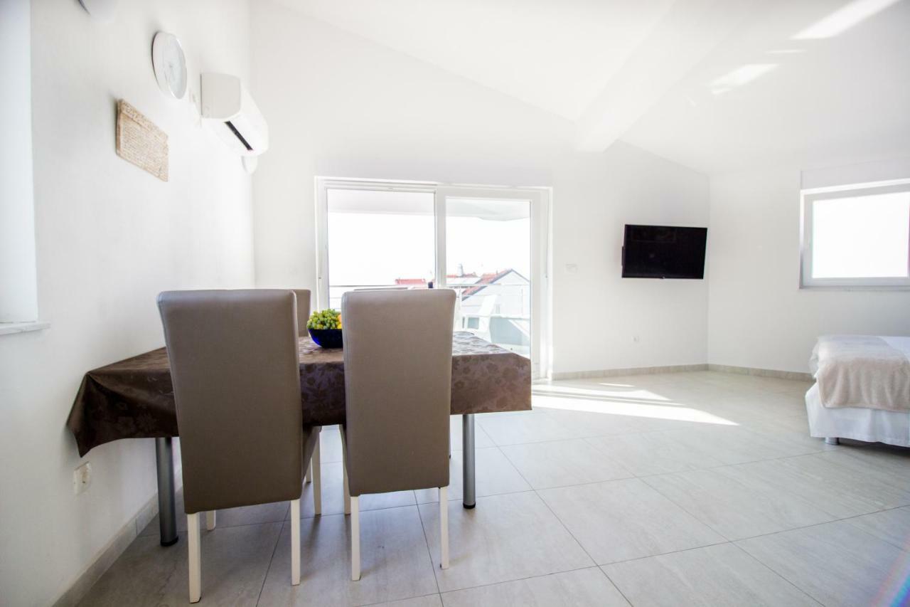 Colic Apartment Njivice Exterior foto