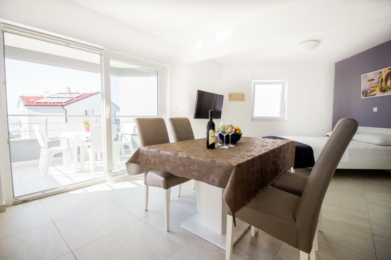 Colic Apartment Njivice Exterior foto