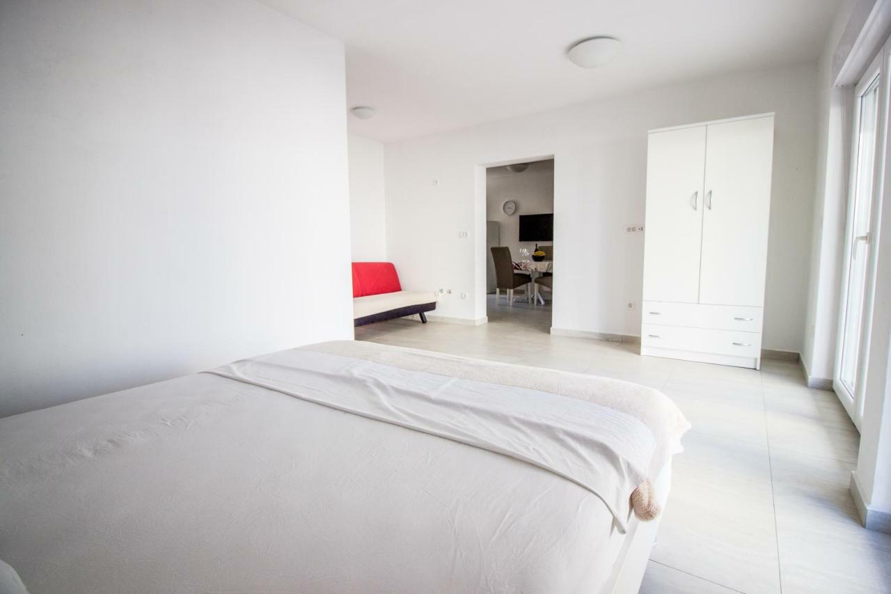 Colic Apartment Njivice Exterior foto