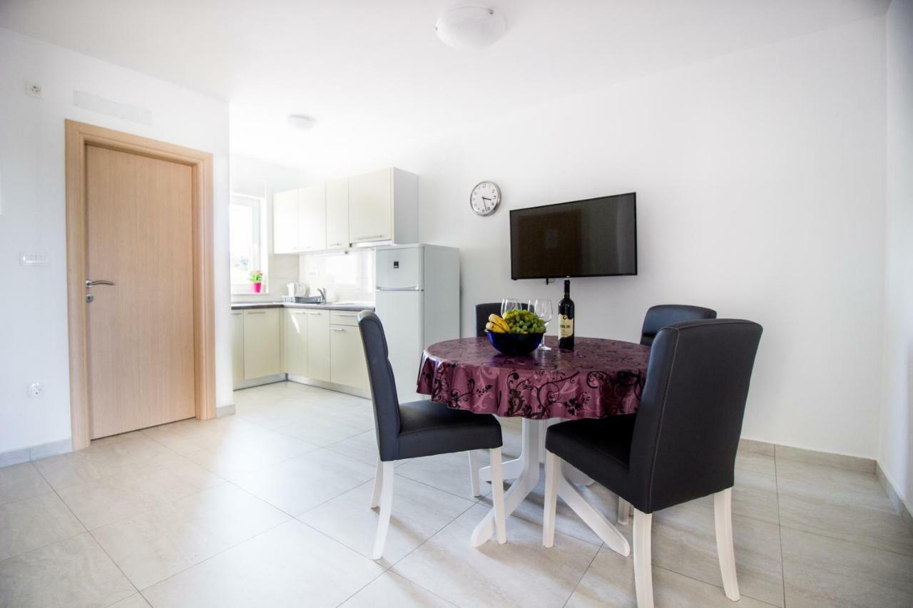 Colic Apartment Njivice Exterior foto